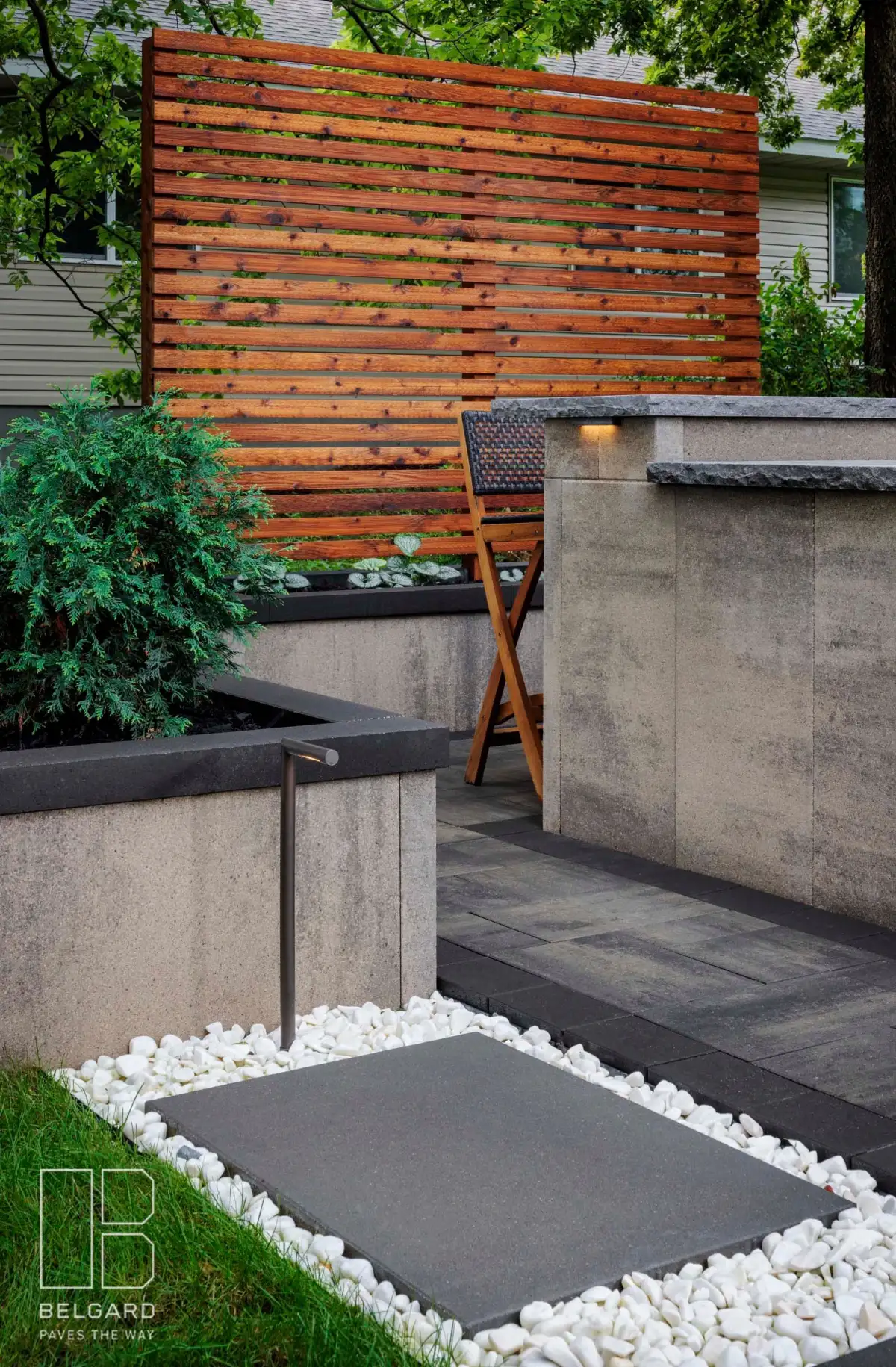 Belgard contemporary patio detail with cedar screen and white rock accents